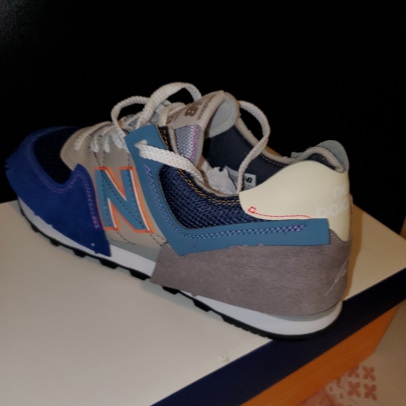 New Balance 574 size 8 - Picture 6 of 8